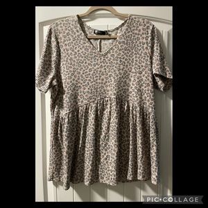 Plus, preplum style, faded leopard print top. 1x